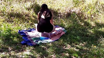 A Tattooed Babe Gets Her Tight Asshole Stretched In High Definition