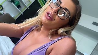 Vivianne Desilva And Scott Stark In Steamy Stepmother-Son Encounter With Big Ass And Cumshot