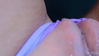 Solo Female Masturbation In The Dorm Restroom