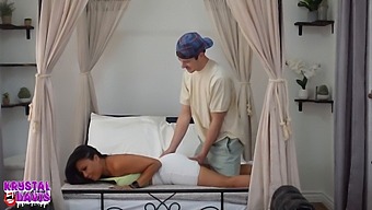¡el Hijastro Ayuda A Calmarse Y Dar Placer Oral! ¡no Te Pierdas Esta Escena Caliente!