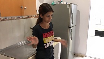 I Just Moved Into The New House With My Family And I Have My Stepsister Sucking Me Off.